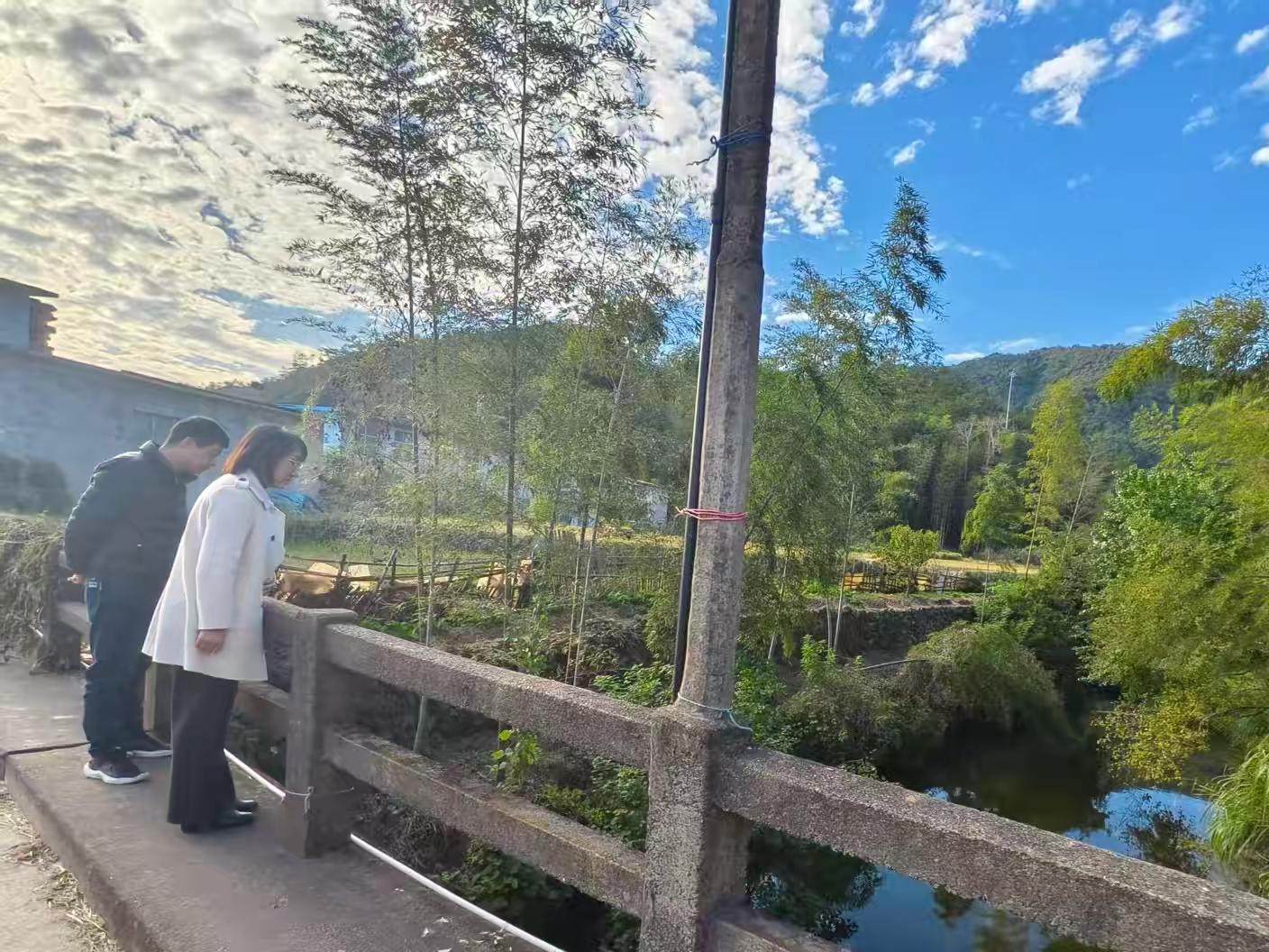 石壁镇开展11月“河长日”巡河活动