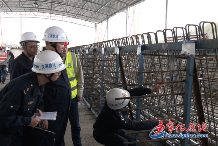 开展综合执法检查，保障项目建设有序推进