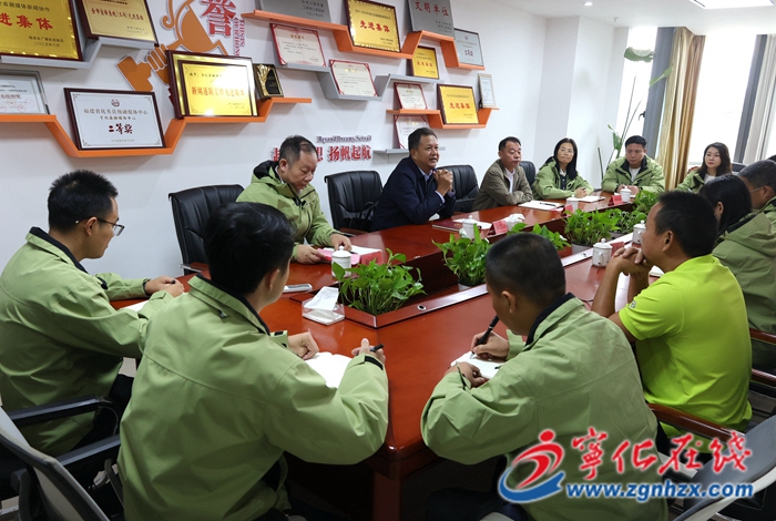 县领导看望慰问一线新闻工作者