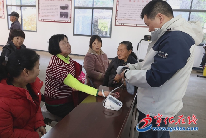 城郊镇：健康科普进乡村 讲座暖心护民生