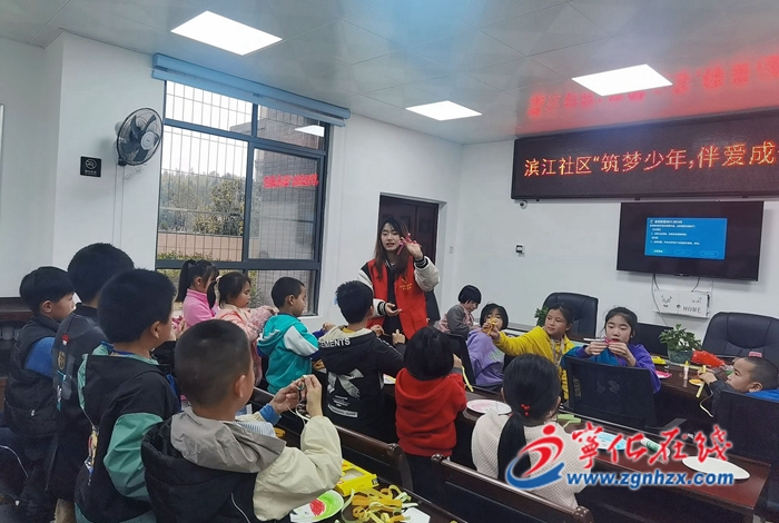 宁化：公益课堂学榜样