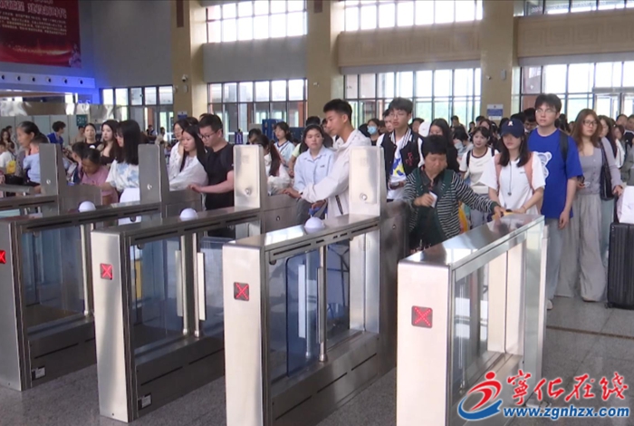 宁化火车站迎来“五一”返程客流高峰